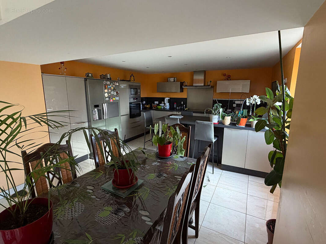 Maison à LACROISILLE