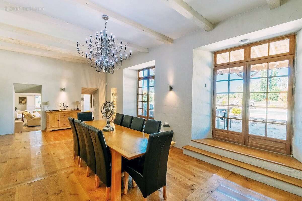 Charmante Propriété en Pierre de 5 Chambres au Cœur du Triangle d'Or - photo 6