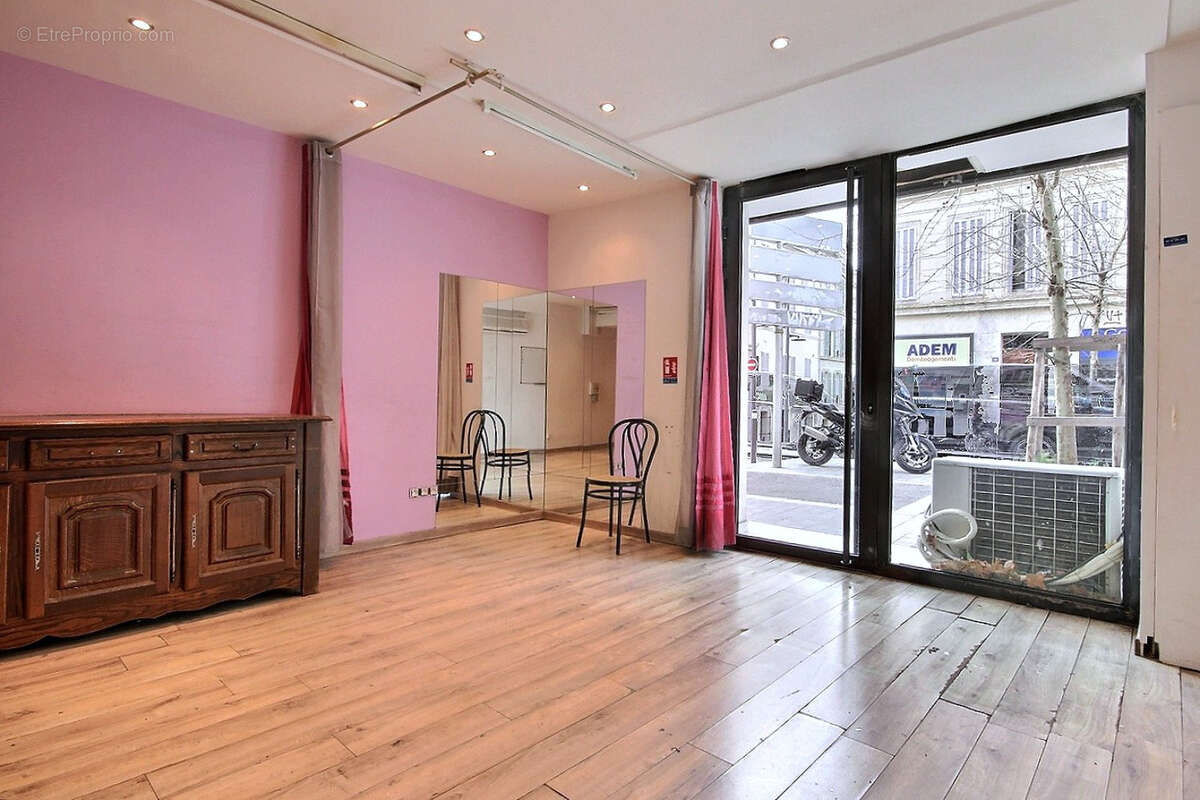 Commerce à MARSEILLE-6E