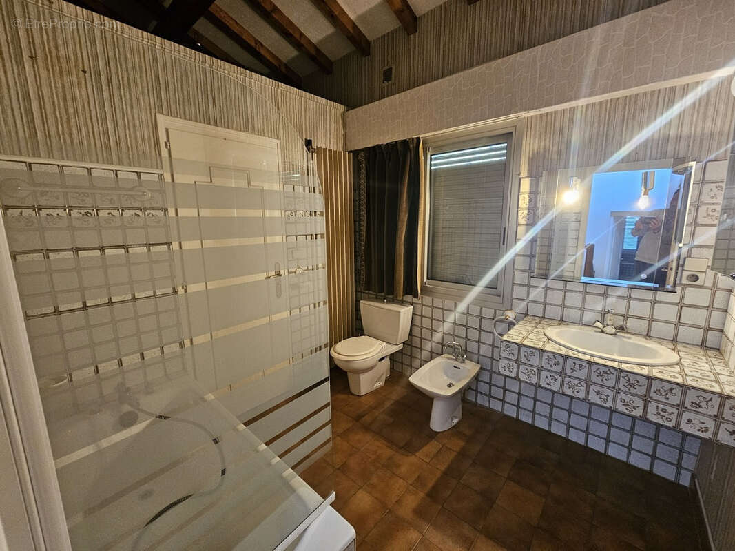 Maison à AVIGNON-LES-SAINT-CLAUDE