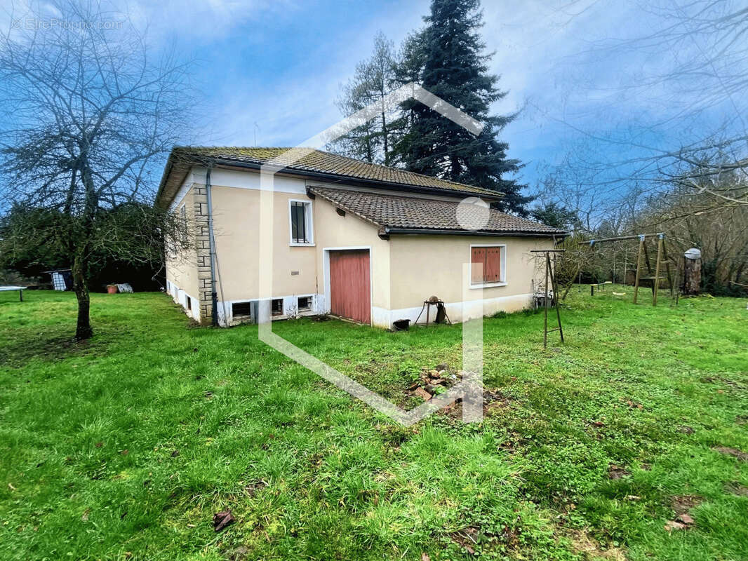Maison à SAINT-AMAND-EN-PUISAYE