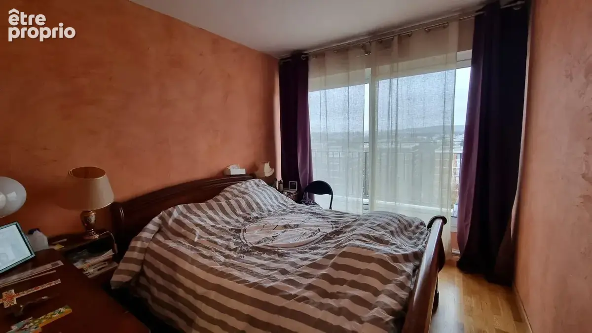 Lumineux appartement 5 pièces - vendu occupé - au dernier étage avec vue dégagée - photo 4