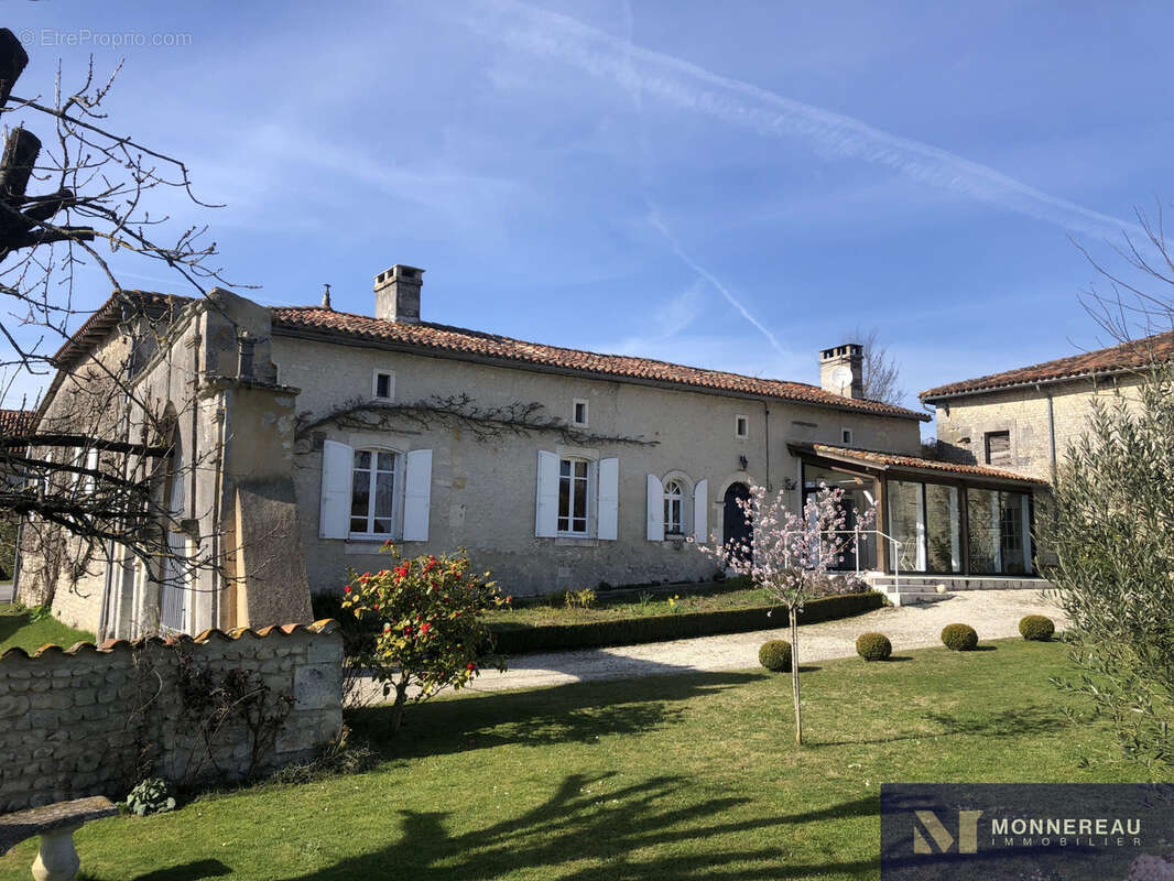 Maison à BRIE-SOUS-BARBEZIEUX