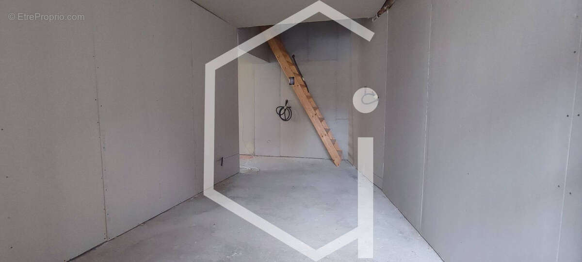 Maison à SURY-EN-VAUX