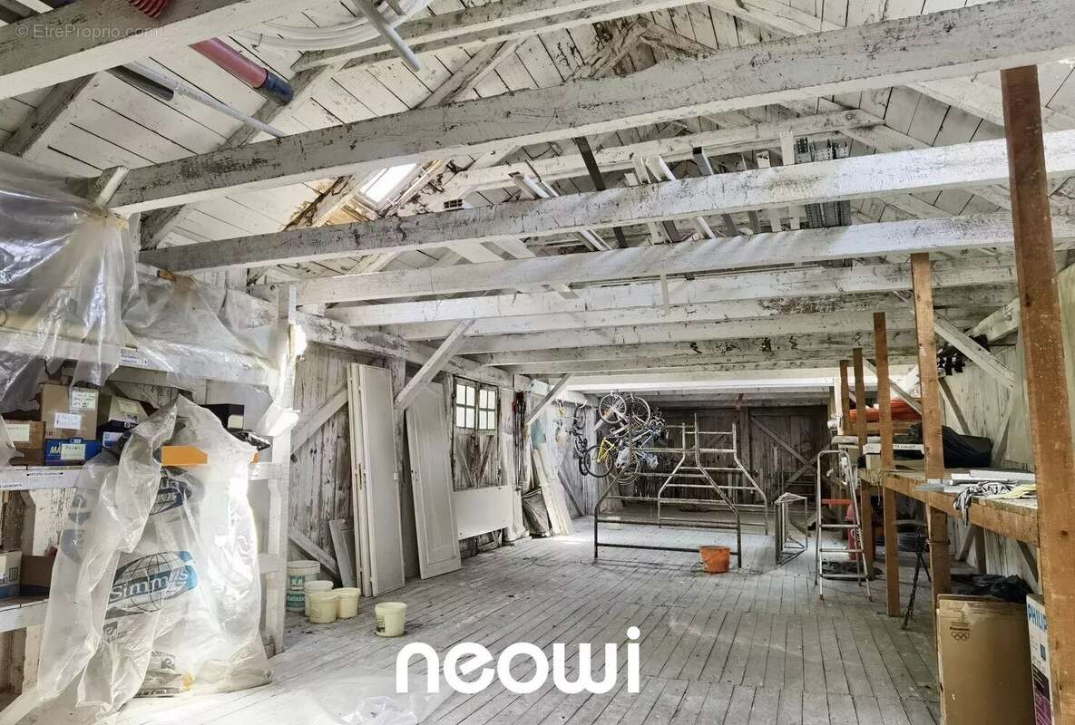 Commerce à VIC-SUR-CERE