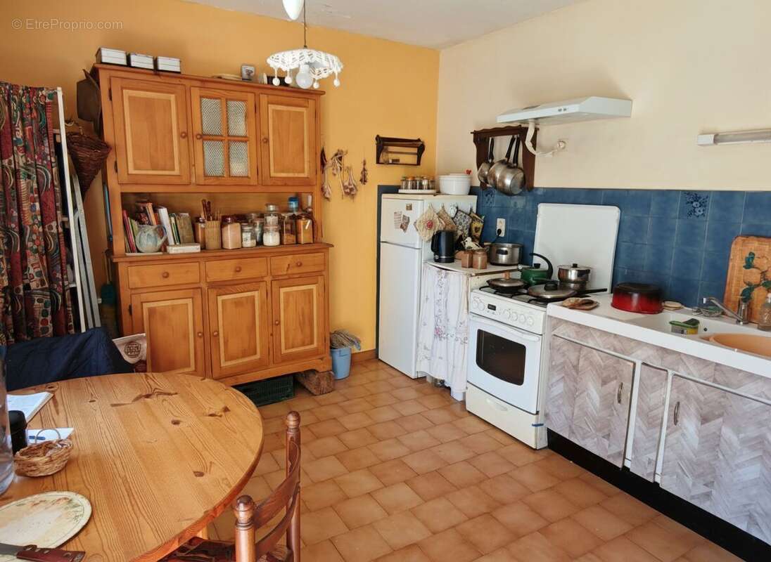 cuisine 1er - Maison à CUBJAC