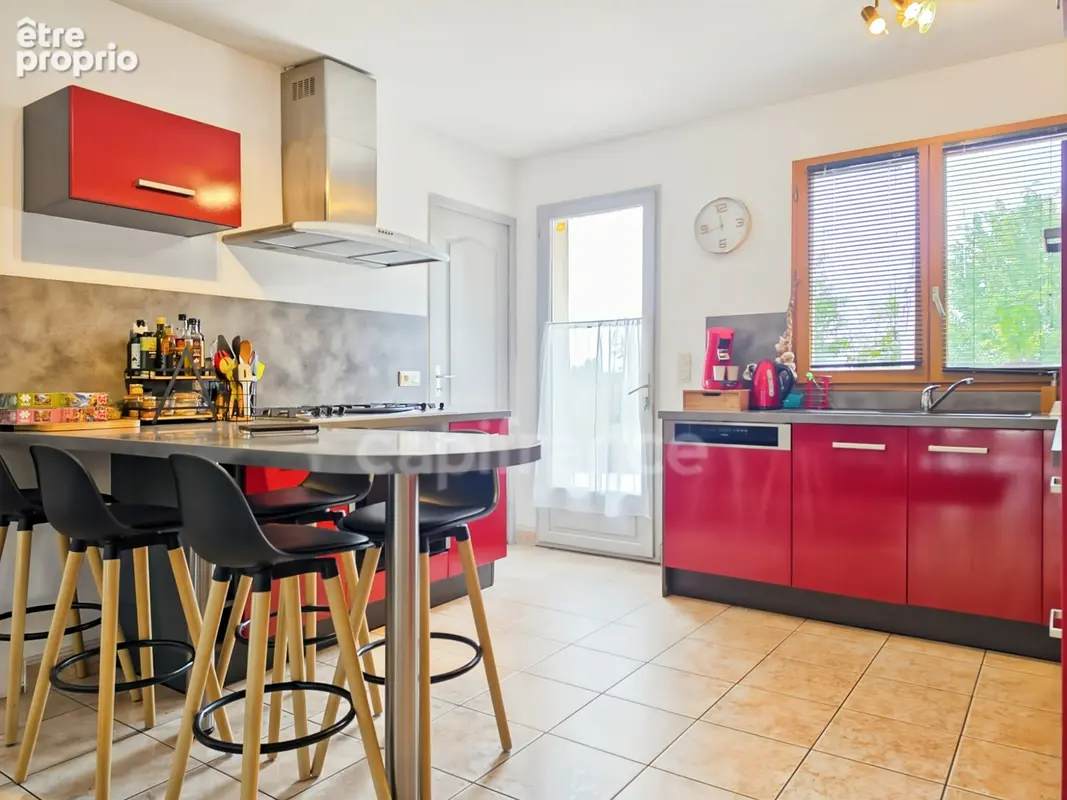 Un véritable espace de vie familial à Lombron : 210 m² et près de 3 000 m² de terrain - photo 6