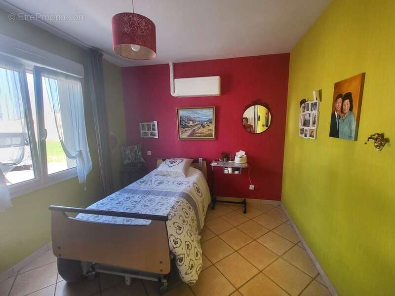 villa plain-pied 205 m², 5 chambres , espace indépendant , 1h de Bordeaux, 3h de Paris - photo 10