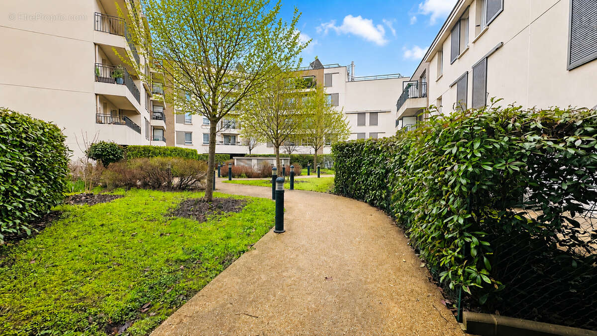 Appartement à FONTENAY-LE-FLEURY