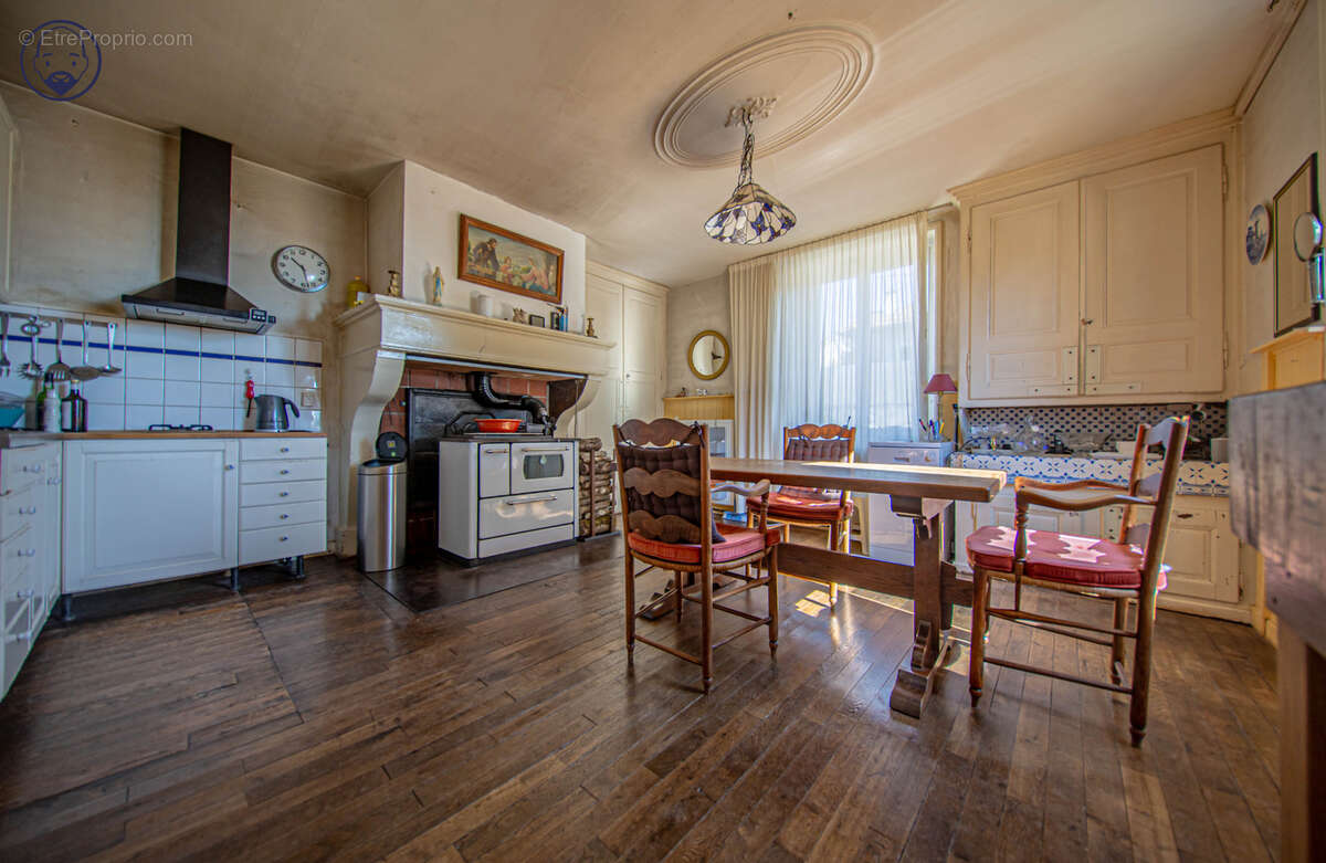 Maison de charme de 165 m2 avec dépendances - photo 8
