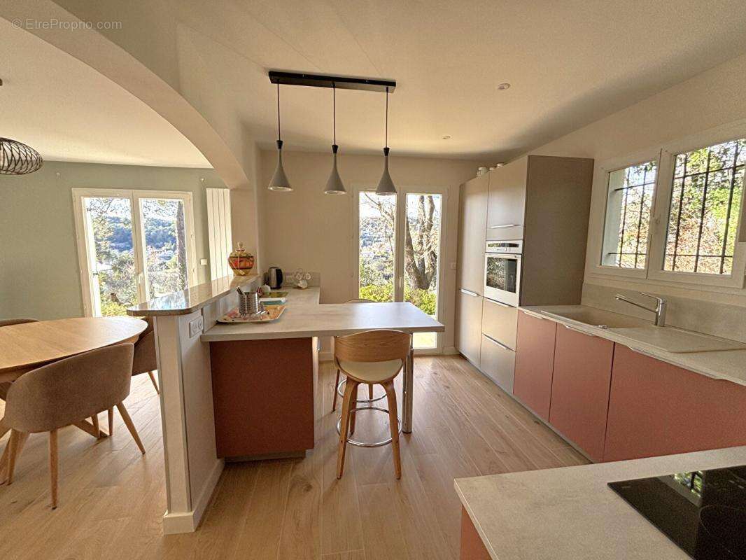 La Colle-sur-Loup, Élégante maison familiale rénovée, calme absolu - photo 9