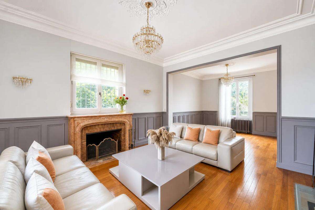 Belle maison individuelle de 250 m² sur terrain piscinable à découvrir ! - photo 4