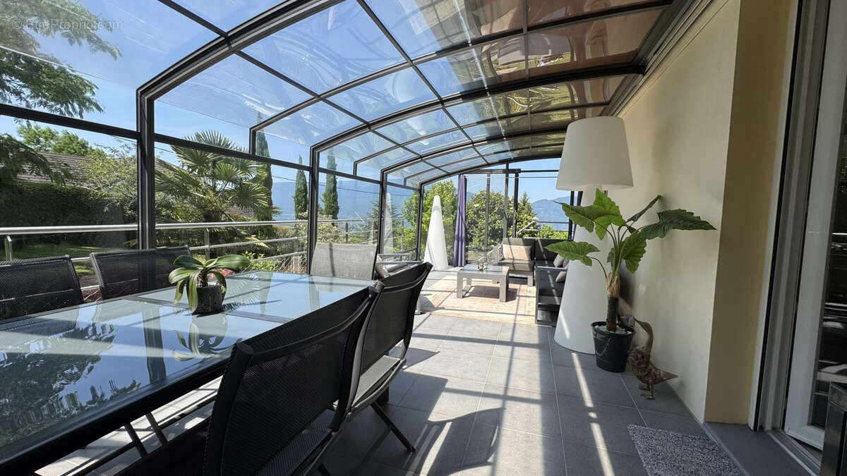 Maison à PUGNY-CHATENOD