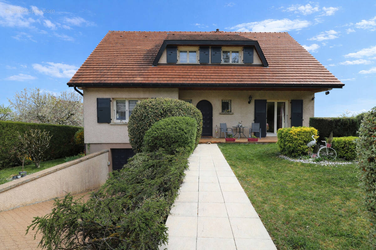 Maison à CORCELLES-LES-MONTS