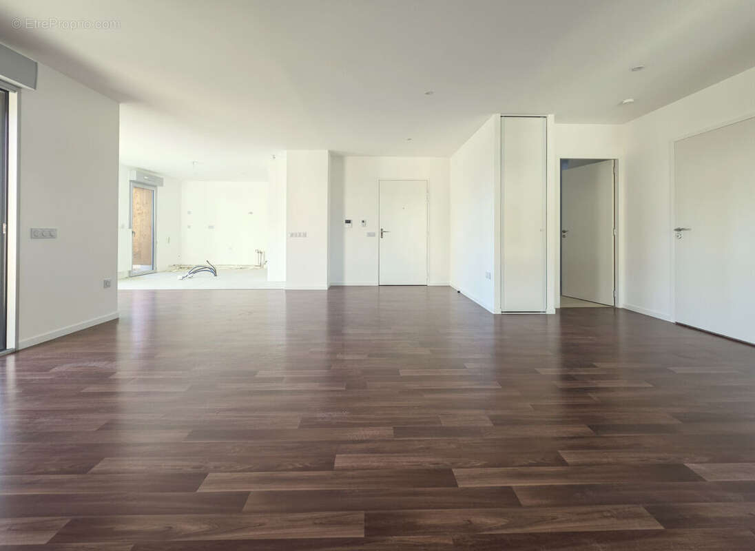 Appartement à AVRILLE