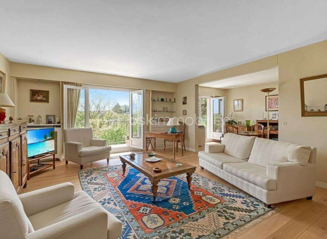 Appartement à VILLE-D'AVRAY