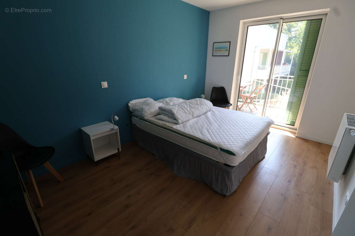 Bâtie sur 550 m2 dans un secteur calme, jolie villa récente de 4ch et 2 sdb - photo 6