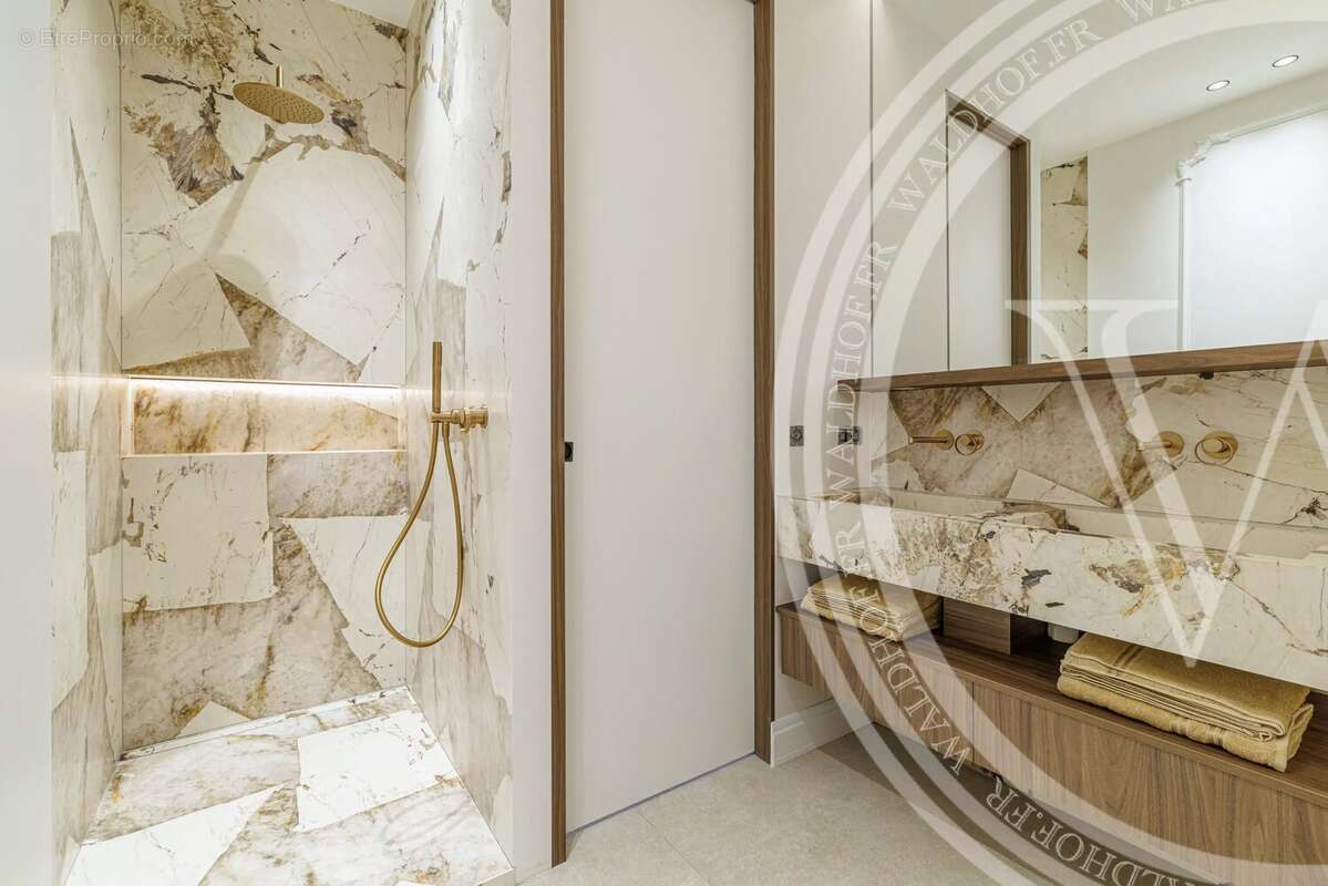 Appartement à ROQUEBRUNE-CAP-MARTIN