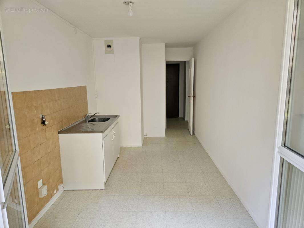 Appartement à COMBS-LA-VILLE