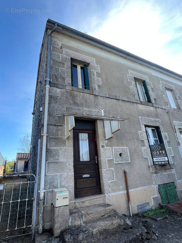 Maison à LA JONCHERE-SAINT-MAURICE