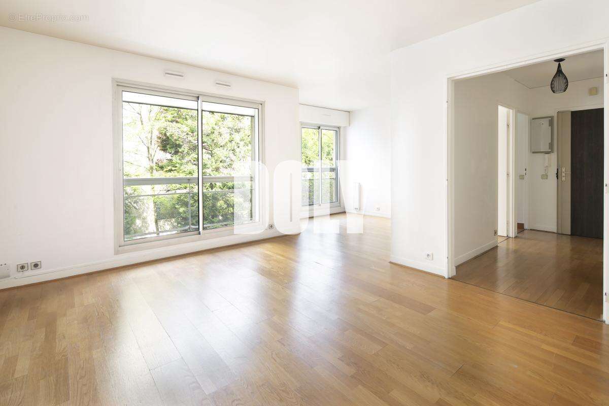 Appartement à PARIS-14E