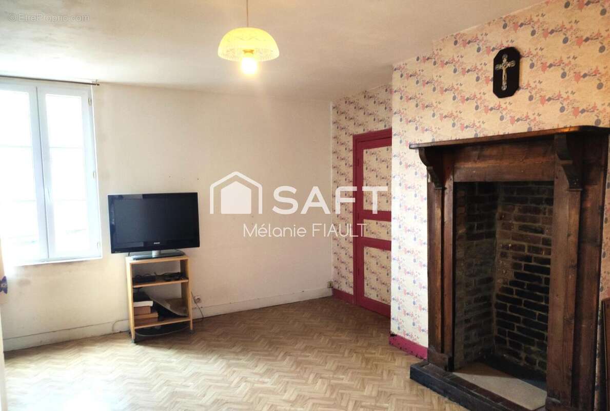 Maison 97 m² à Saint-Fraimbault  - photo 4