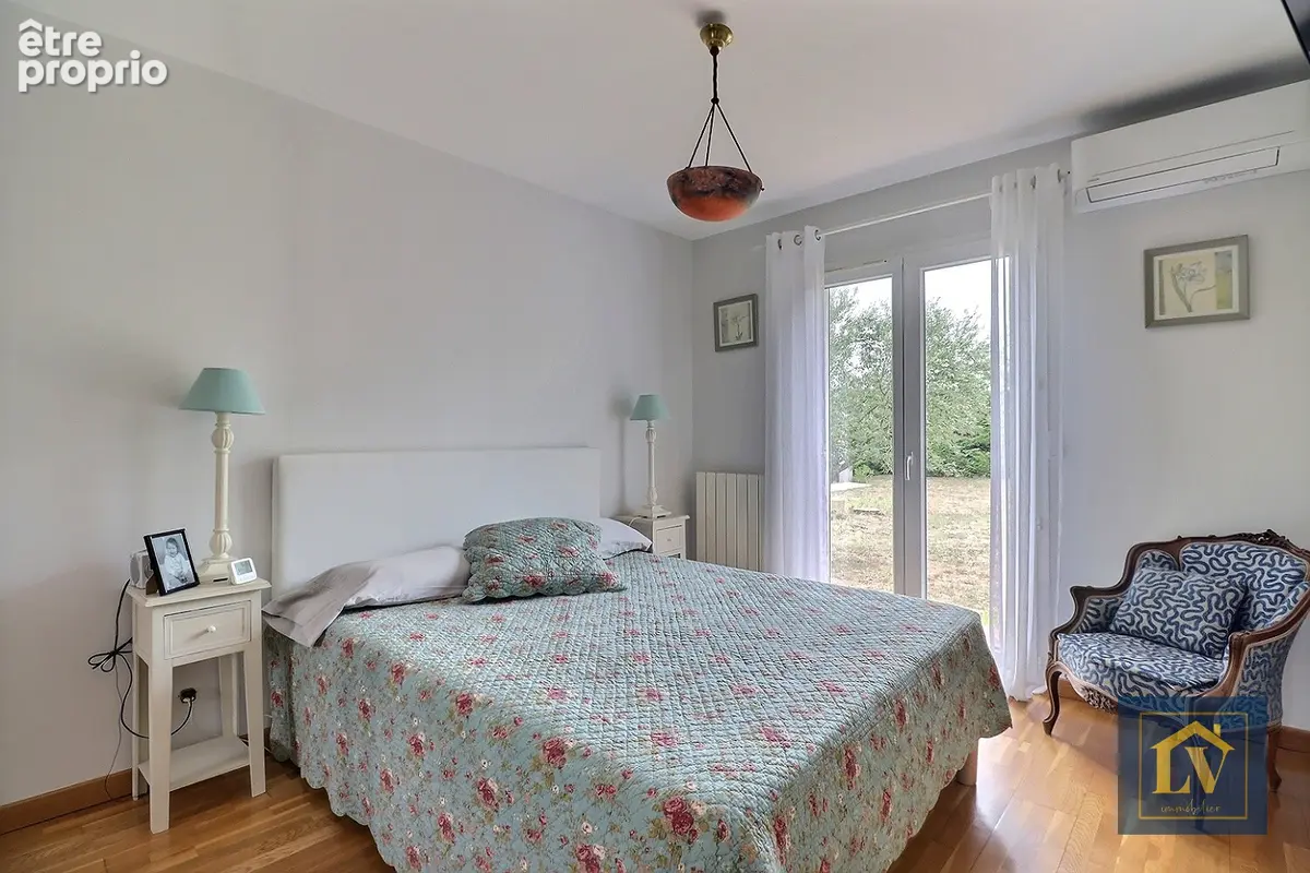 A vendre villa plain pied 5 pièces avec garages, jardin et piscine - photo 10