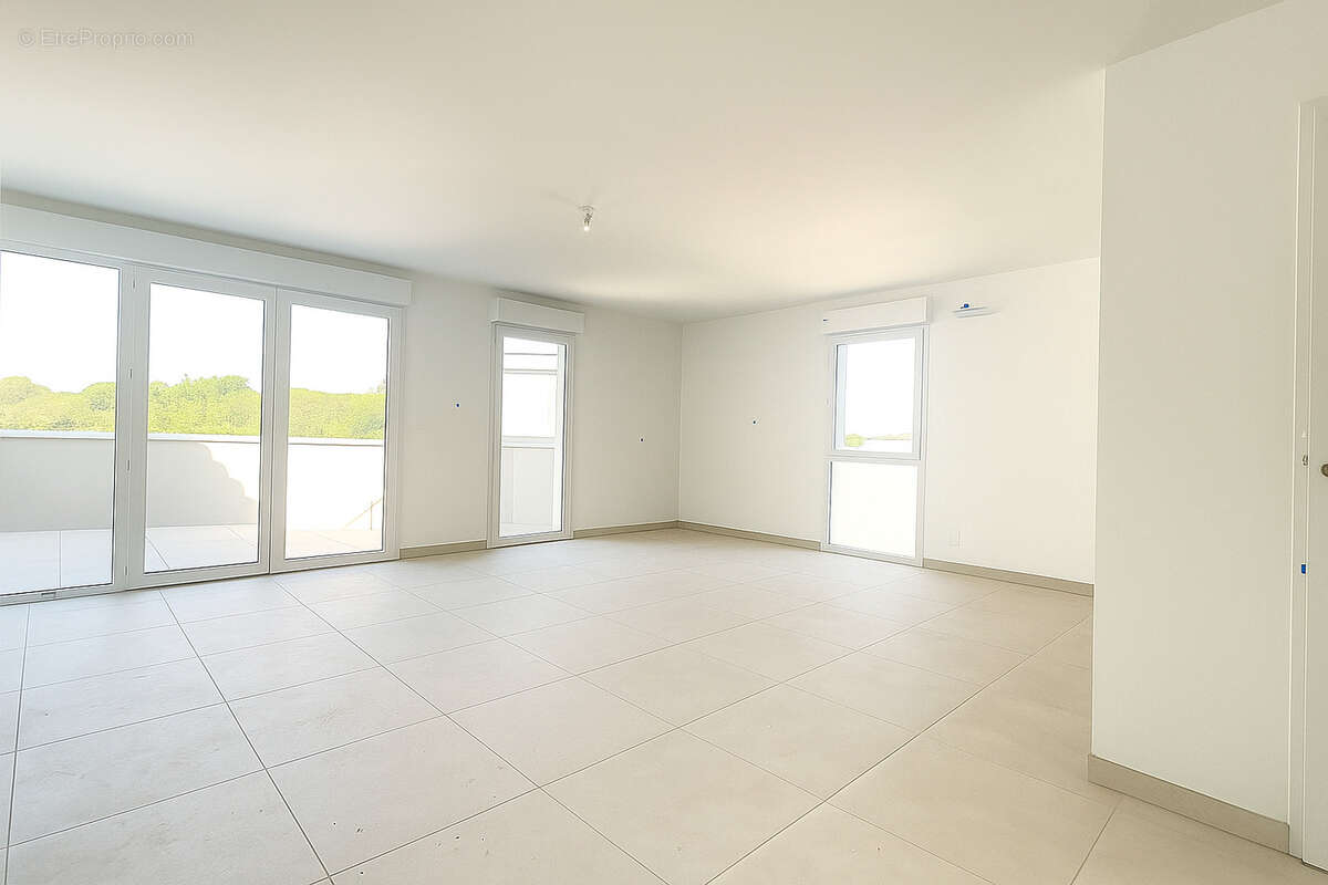 Appartement à VIC-LA-GARDIOLE