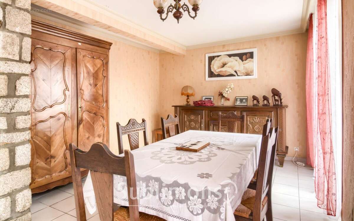 Maison à LE ROC-SAINT-ANDRE