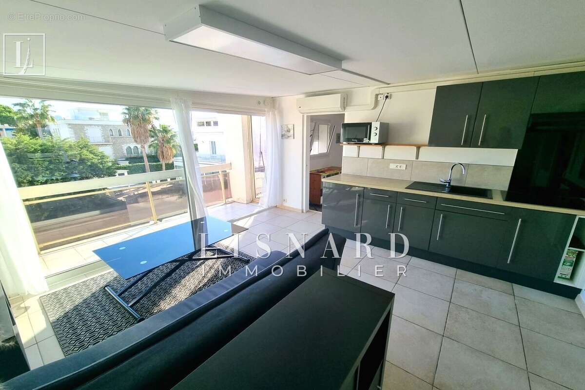 Appartement à VALLAURIS