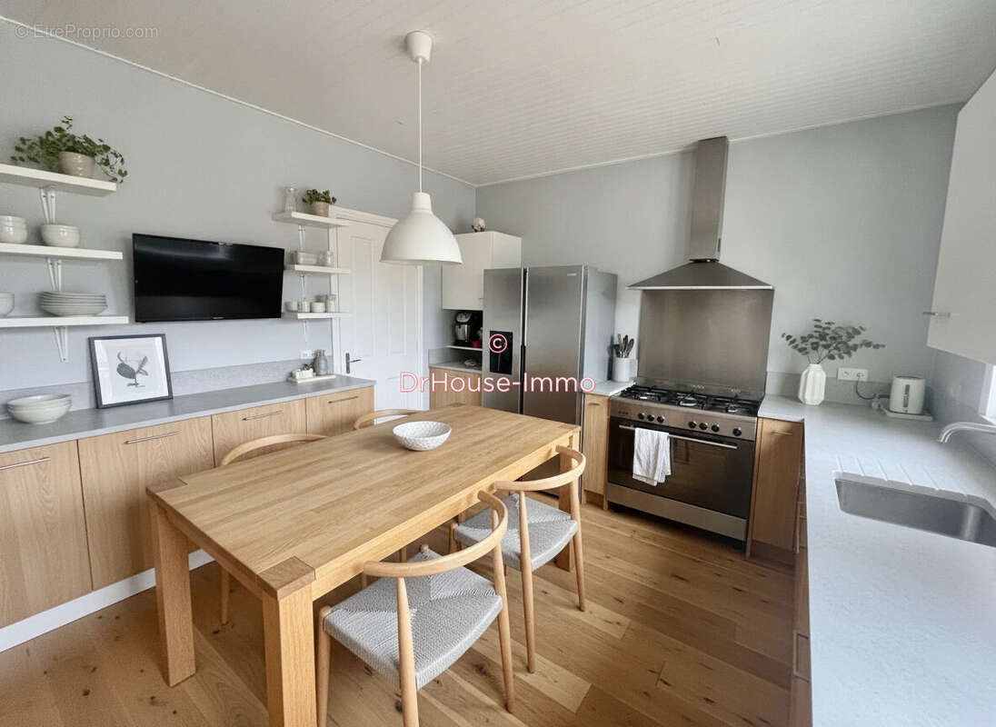Maison 189 m² à Vouneuil-Sous-Biard  - photo 2