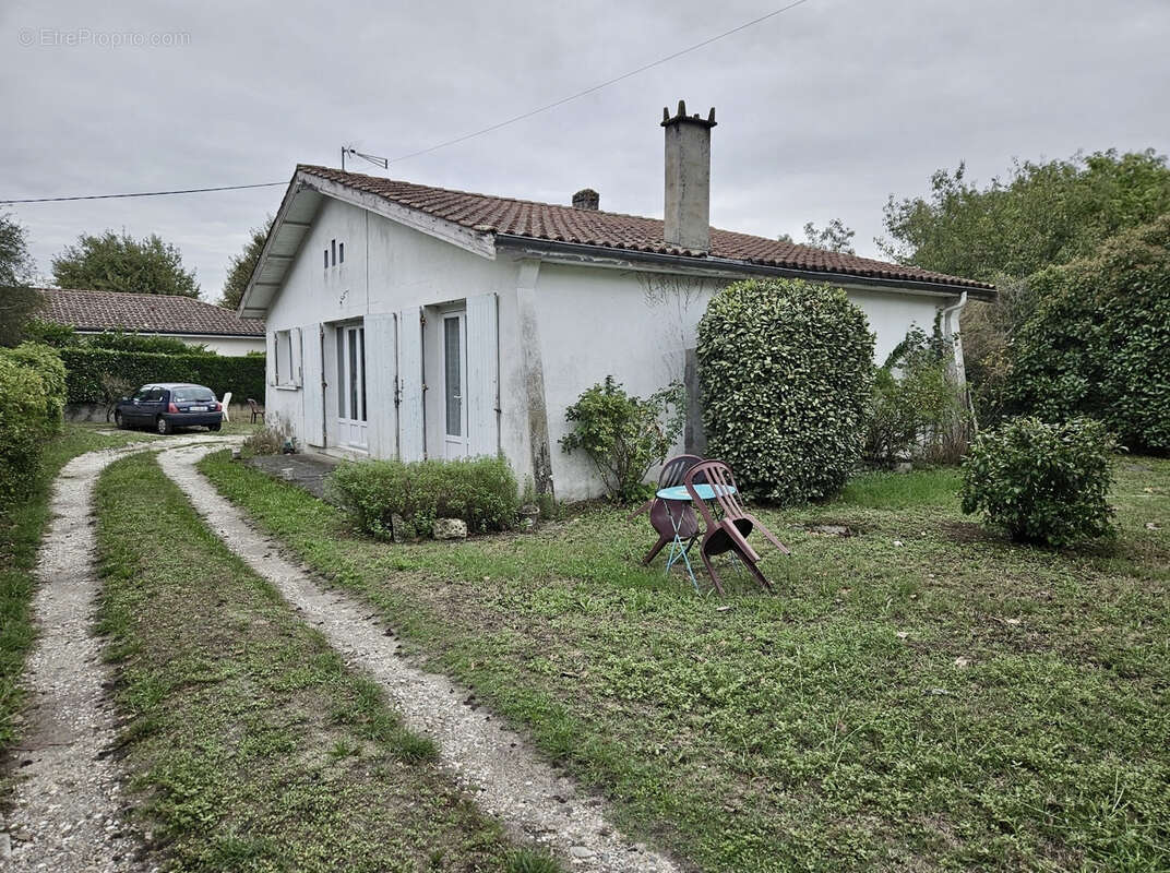 Maison à PAREMPUYRE