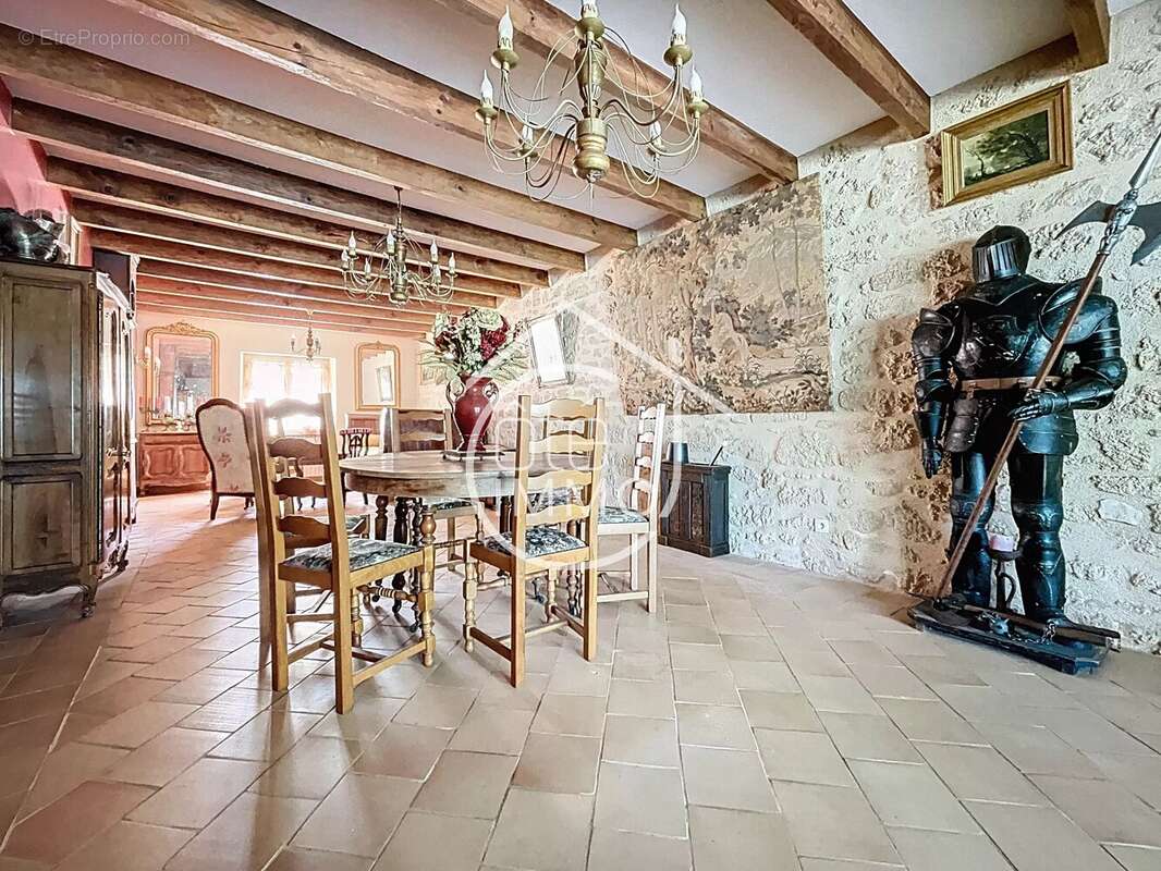 Maison à MONTPEYROUX