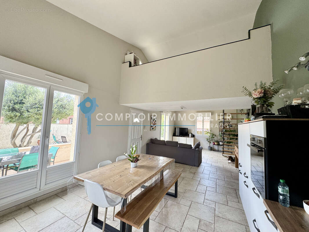 Maison à UCHAUD