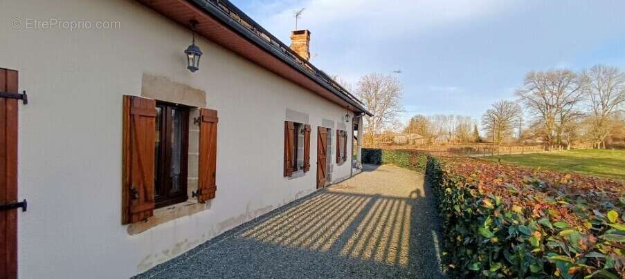 Maison à NOUZERINES