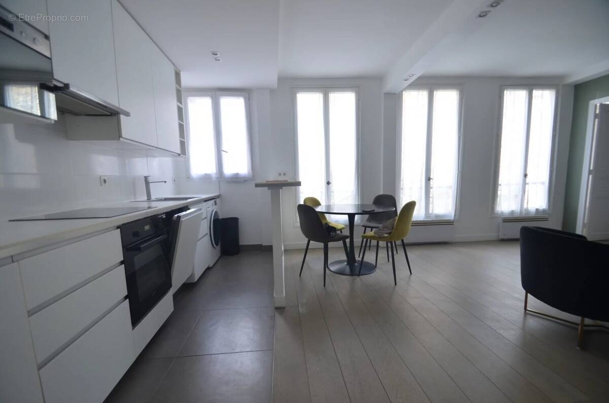 Appartement à PARIS-17E