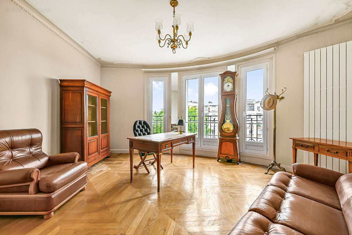 Appartement à PARIS-14E