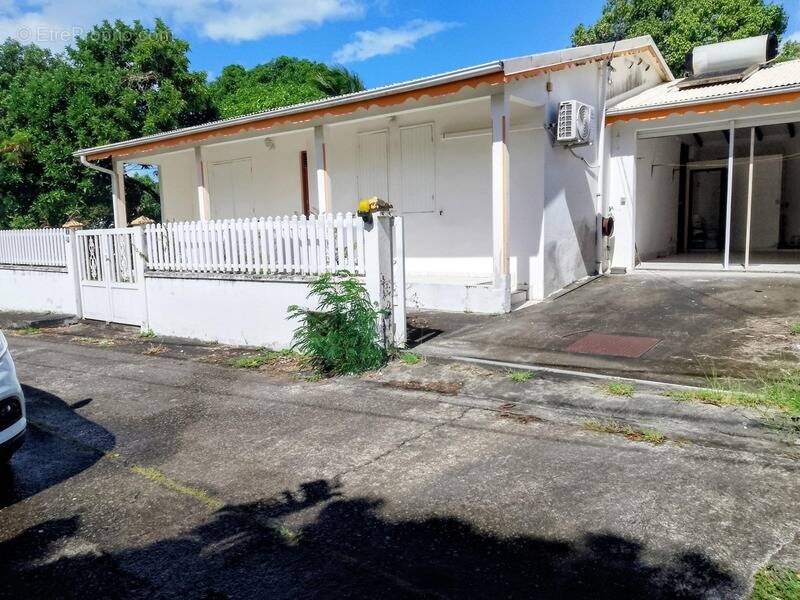 Maison à BASSE-TERRE