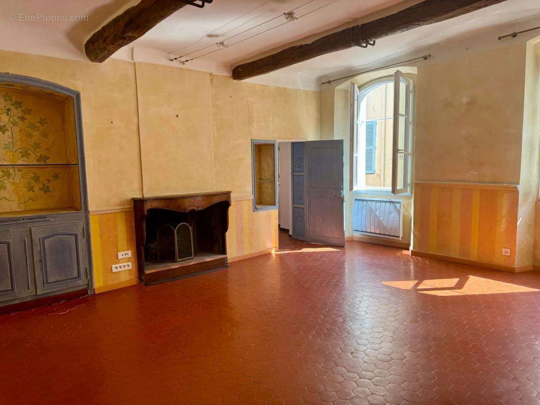 Appartement à LORGUES