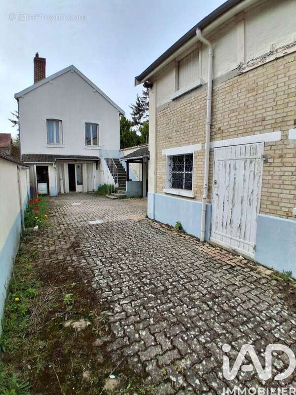 Photo 2
