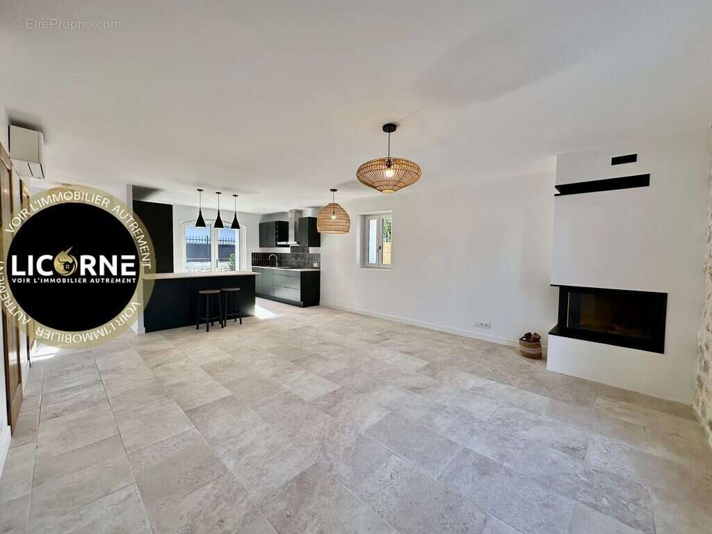 Maison à LE PUY-SAINTE-REPARADE