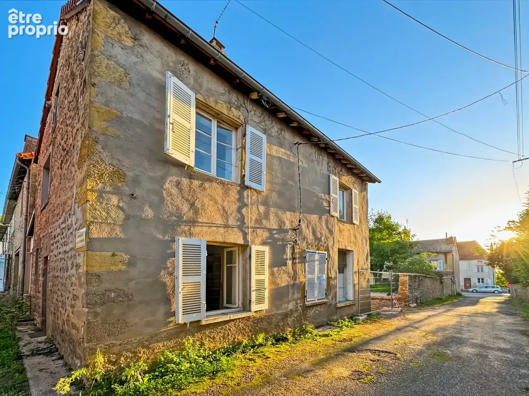 Maison à SAINT-CHRISTOPHE-EN-BRIONNAIS