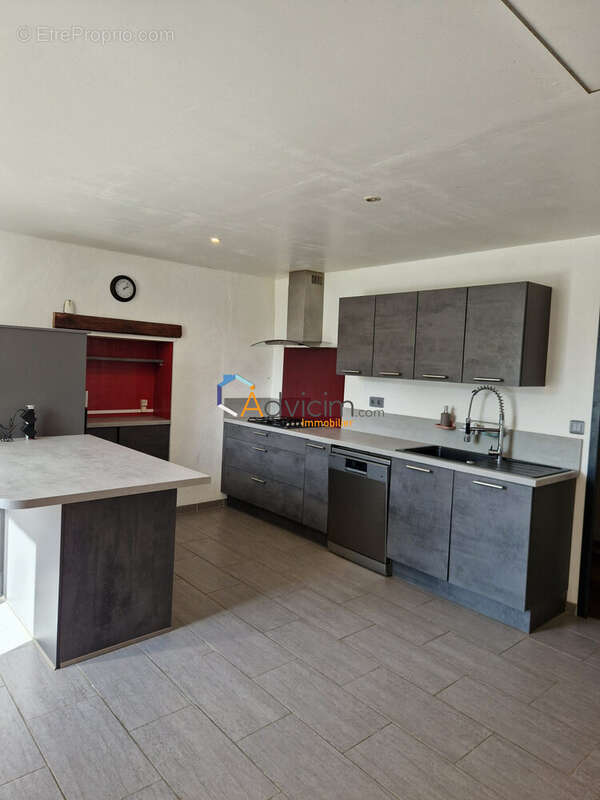 Maison 170 m² à Maille  - photo 2