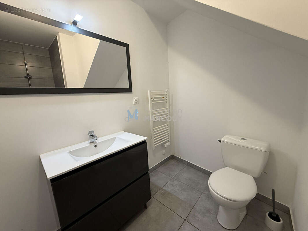 Appartement à SURY-LE-COMTAL