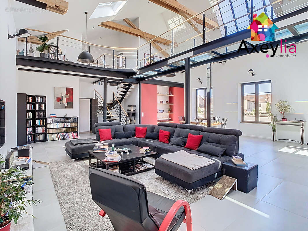 A vendre- roanne bord de loire - maison de ville type loft avec terrain et piscine - photo 3