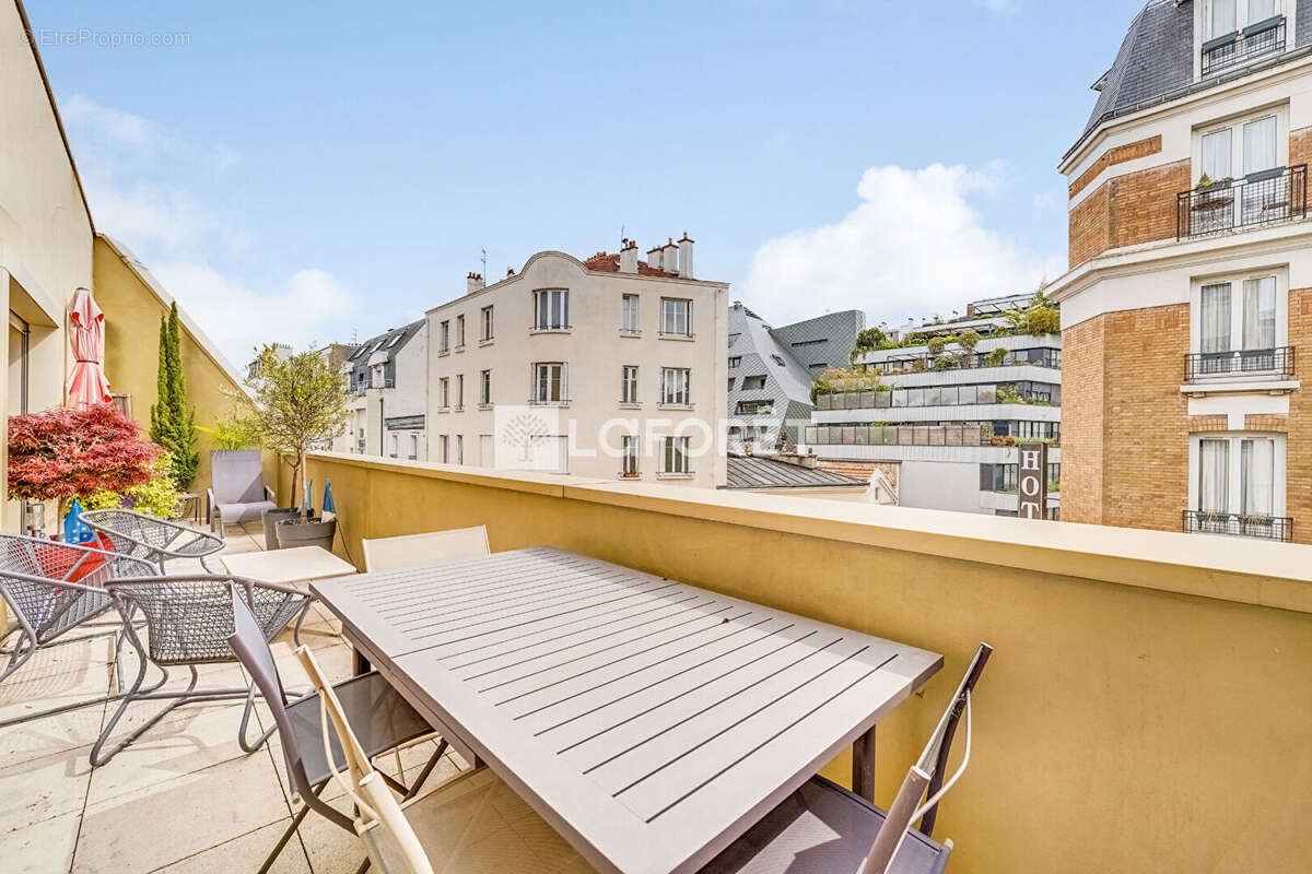 Appartement à PARIS-14E