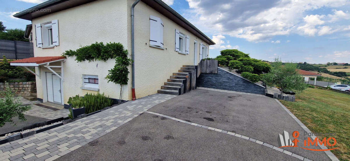 Maison à GENILAC