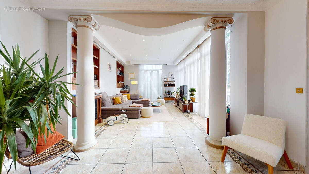 Maison à LES PAVILLONS-SOUS-BOIS