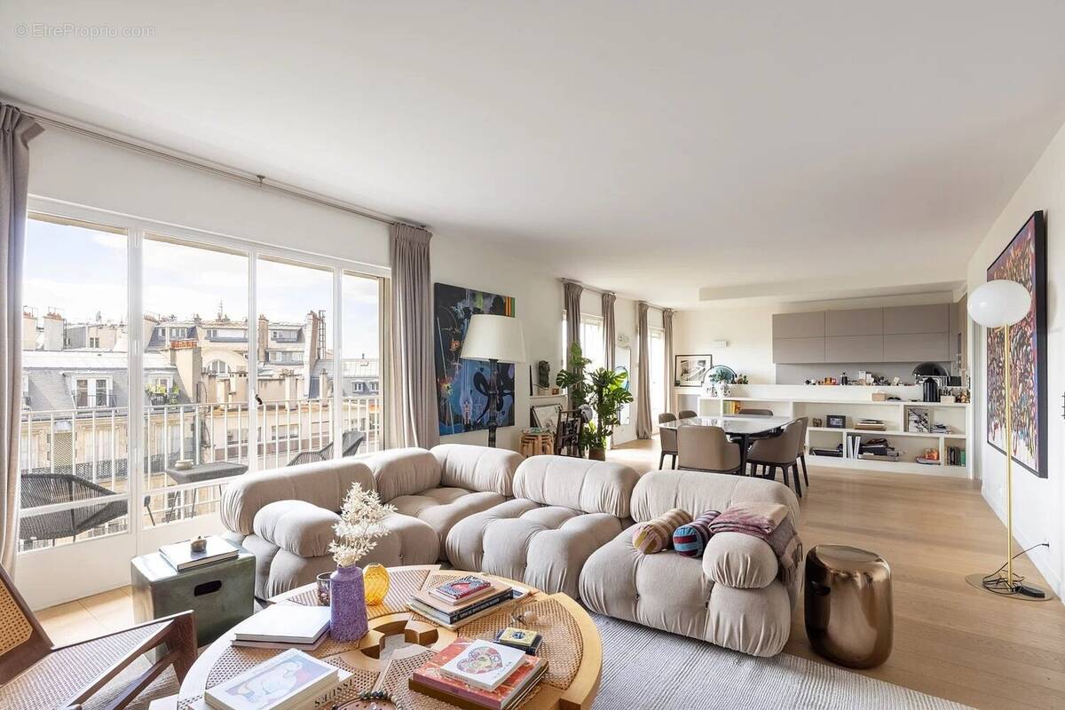 Appartement à PARIS-16E