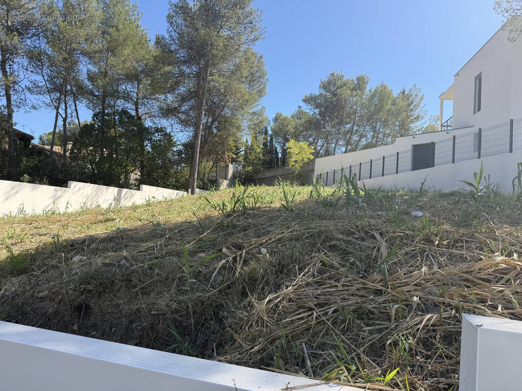 Terrain à SAINT-CLEMENT-DE-RIVIERE